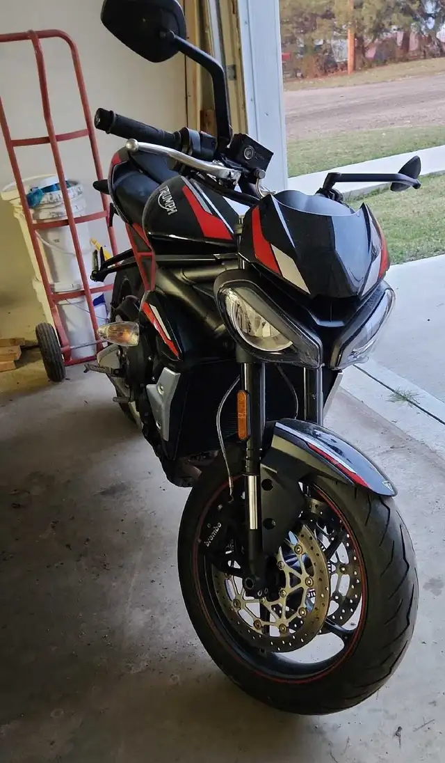 2020 Triumph street triple in Sport Bikes in Edmonton - Image 5