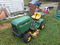 John Deer 165 Lawn Tractor 