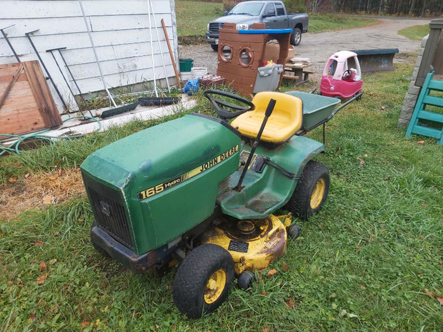 John Deer 165 Lawn Tractor  in Lawnmowers & Leaf Blowers in Muskoka