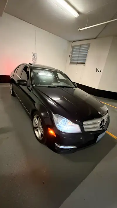 2013 Mercedes Benz C300 4MATIC Black / Black with Apple CarPlay Touchscreen System & back up camera...