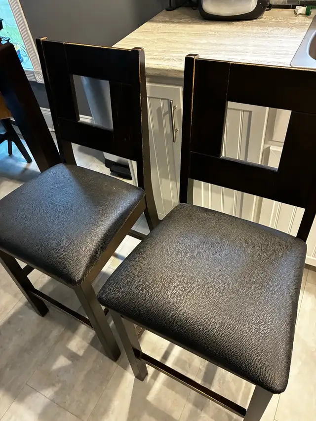 Pub Height Table & 6 Chairs in Dining Tables & Sets in Bridgewater - Image 5