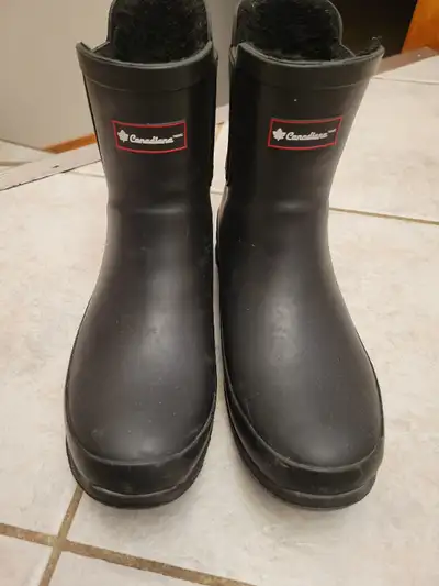 Women rubber boots sz 8, View more
