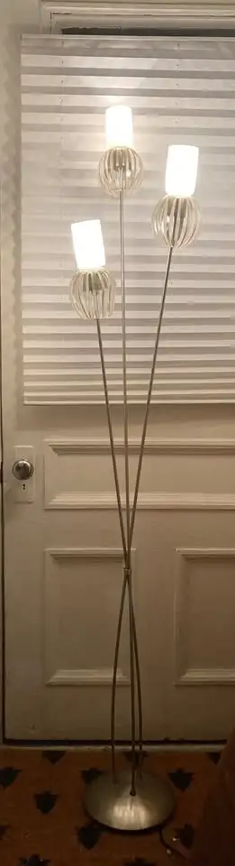 Tall Floor Lamp with Glass and Acrylic /Lucite Lampshades - $110 in Indoor Lighting & Fans in City of Montréal - Image 6