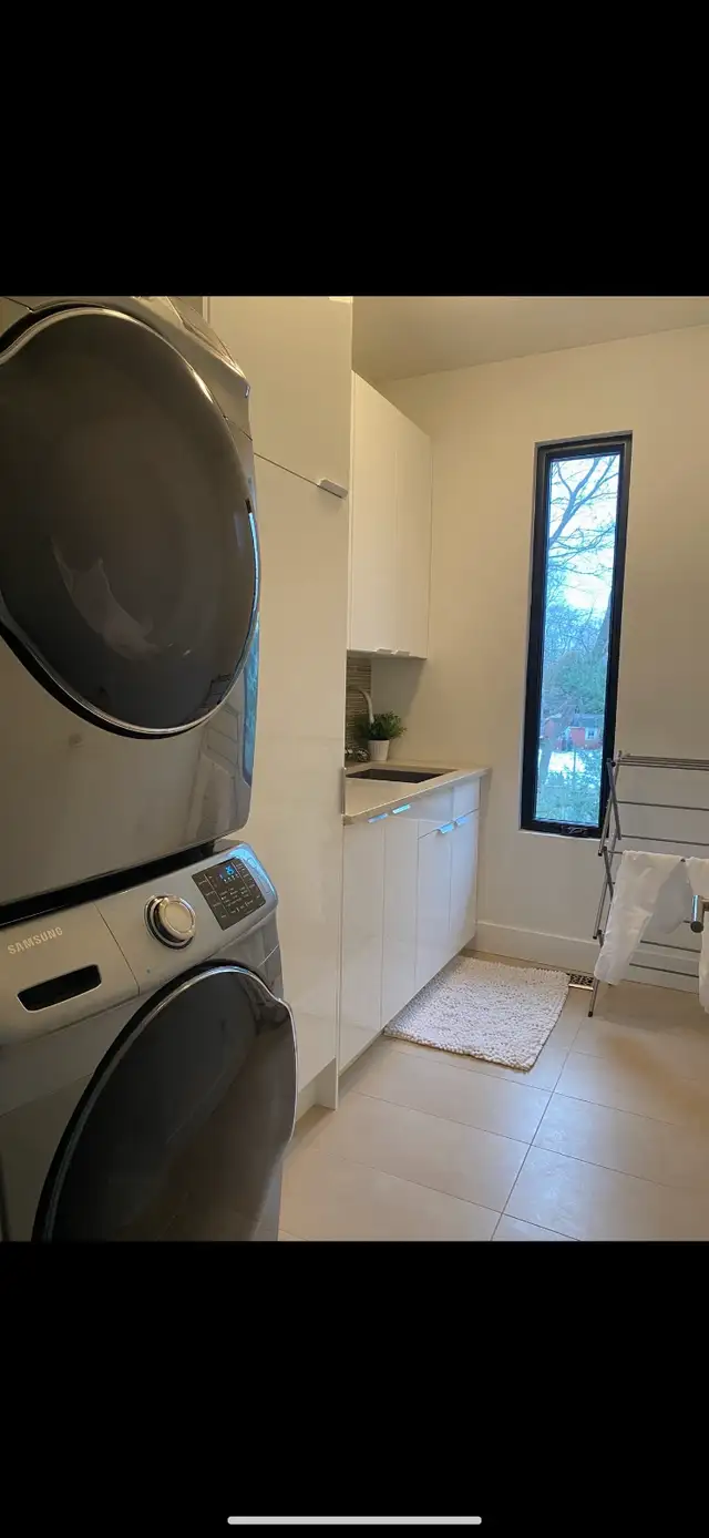 Looking for female roomate. Mature student Near Algonquin Sept 162863774713985122