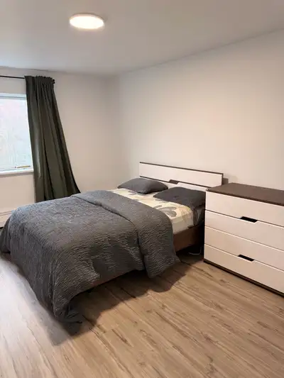 CHAMBRE À LOUER – DISPONIBLE LE 1er OCTOBRE Bonjour Une chambre est disponible dans un 4½, à partir...