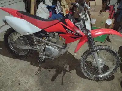 2005 CRF 80 in good shape runs great has white bros r4 full exhaust and bbr foot pegs newer rear tir...