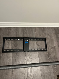 Low profile tv wall mount 