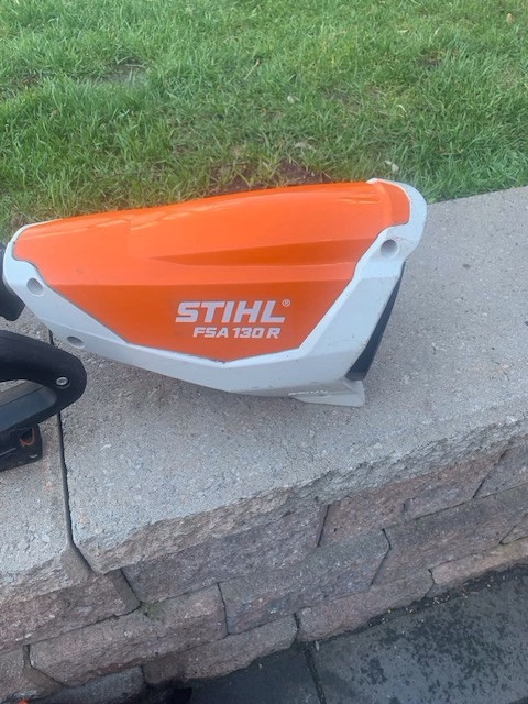 STIHL BATTERY LANDSCAPING PACKAGE in Lawnmowers & Leaf Blowers in Belleville - Image 2