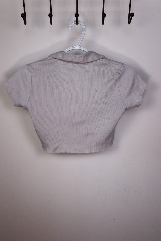 Garage Crop Top With Collar Short Sleeve Women's XS in Women's - Tops & Outerwear in Calgary - Image 2