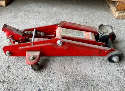 MotoMaster Hydraulic Trolley Floor Jack 1 Ton Red No Bar READ, View more