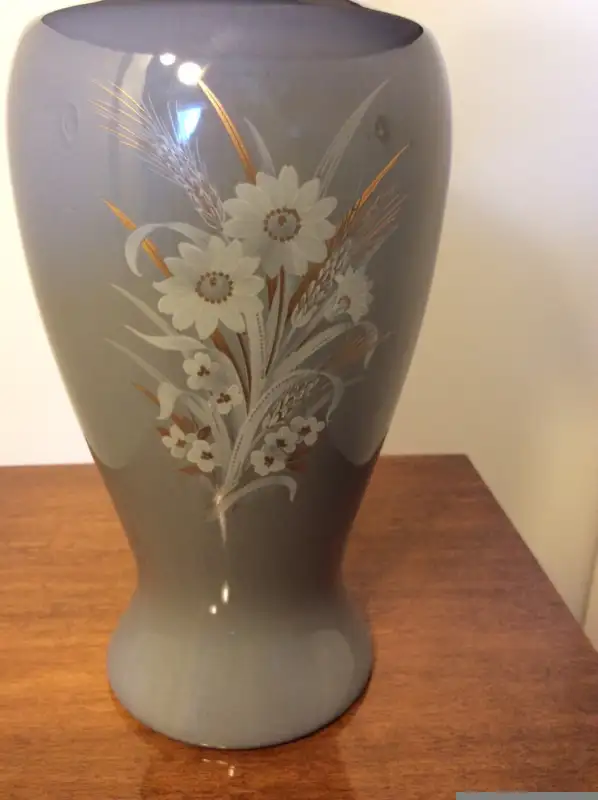 Vintage Hand Painted GREY PORCELAIN TABLE/DESK LAMP - Looks New! in Indoor Lighting & Fans in City of Toronto - Image 5