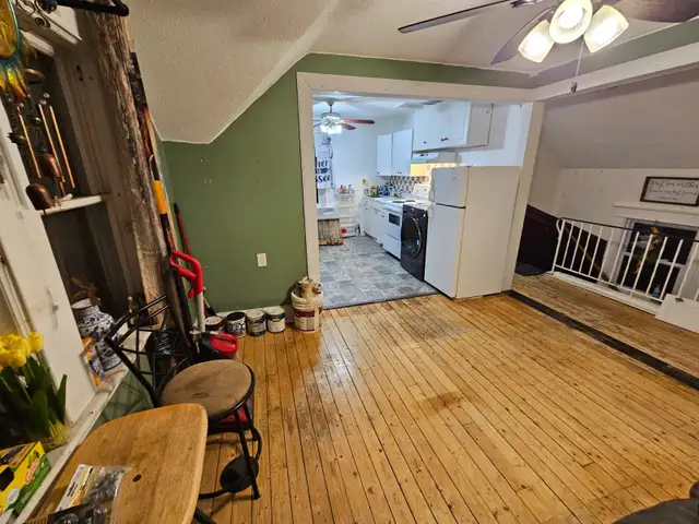 Spacious 2-Bedroom Unit in London – Near Ealing Public School