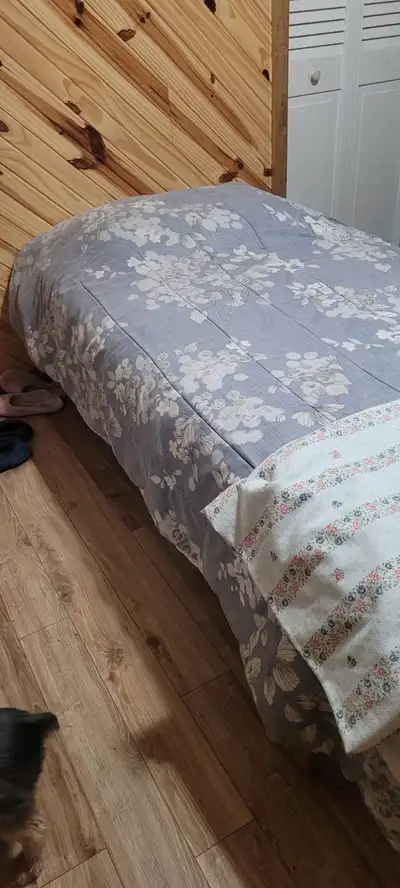 Lit simple, matelas et base incluse, View more