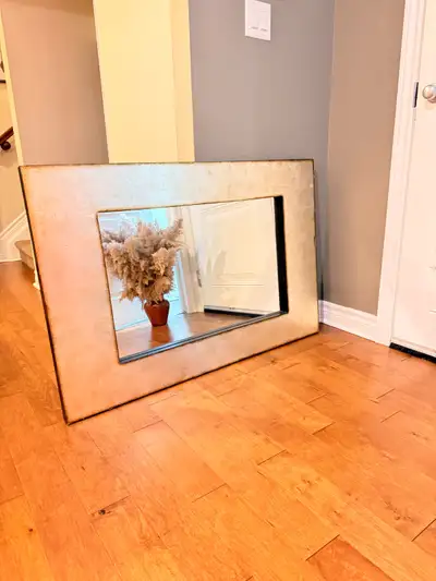 Wall mirror Pick up only in Barrhaven