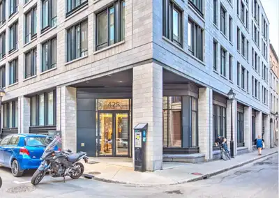 Magnifique condo dans la plus belle rue du vieux Montreal. 1 chambre à couché avec un lit queen. 1 g...