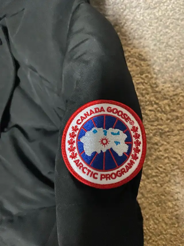 Canada Goose Jacket in Men's in Edmonton - Image 4