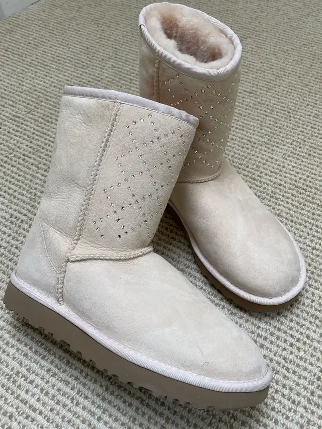 Ugg classic short boots studs as new rare in Women's - Shoes in City of Toronto - Image 2