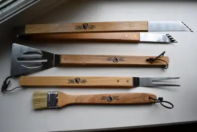 Unused barbecure grilling set, hardwood handles embossed "Ottawa Congress Centre" - was it a door pr...