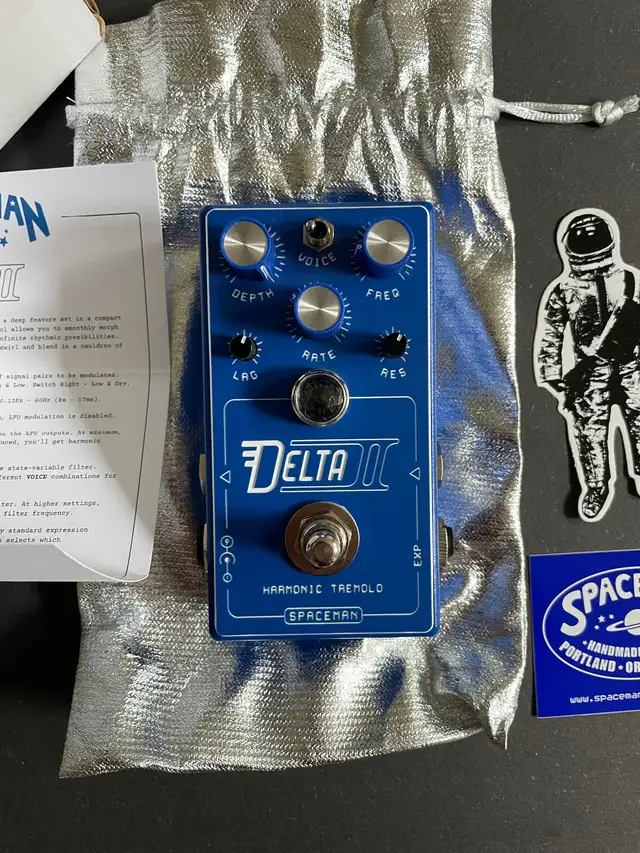 Spaceman DELTA II - Harmonic Tremolo - USA Limited Blue Edition in Amps & Pedals in City of Toronto - Image 4