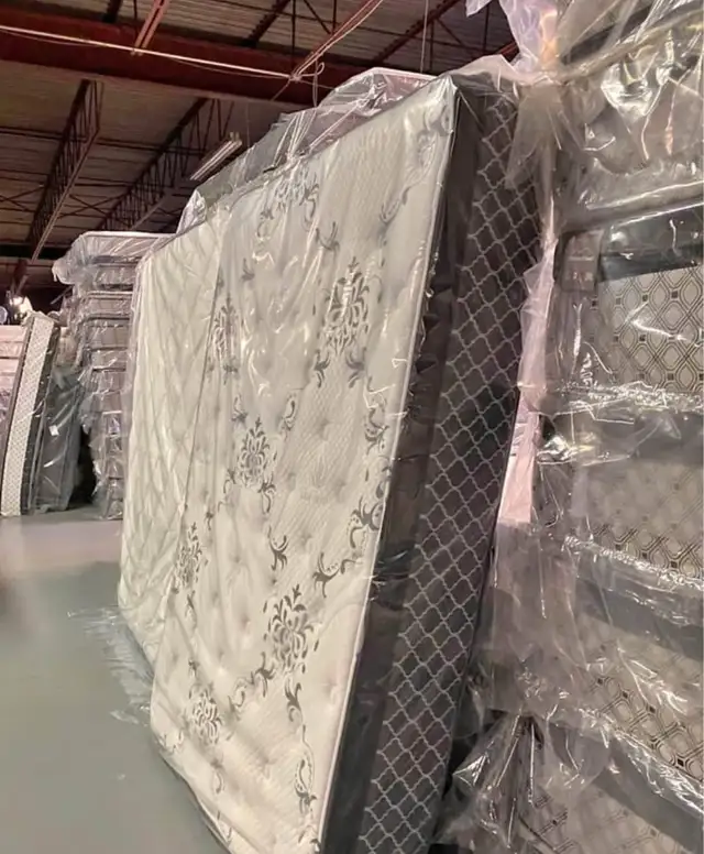 Queen mattress for sale with a cheap price in Beds & Mattresses in City of Toronto - Image 6