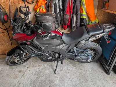 Pneus neufs Bougie 2 ans Joints d'étanchéité amortisseurs 1 an Batterie 2 ans Tank bag