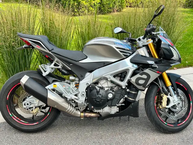 APRILIA TUONO V4 1100 RR 2016 in Sport Bikes in Laval / North Shore - Image 2