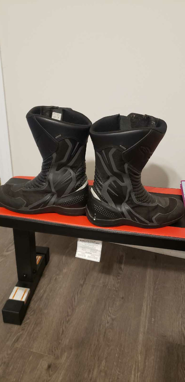 Motorcycle riding gear, helmets, leather suits, riding boots  in Motorcycle Parts & Accessories in Ottawa - Image 4