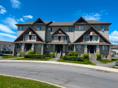 Welcome to a fully renovated upper unit condo in Avalon, Orleans. This bright and open concept main...