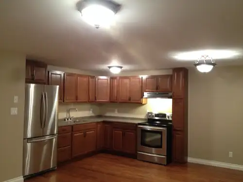 Large 1 bedroom apartment on main level in the Carriage House at 6 Ontario Street. About 600 square...