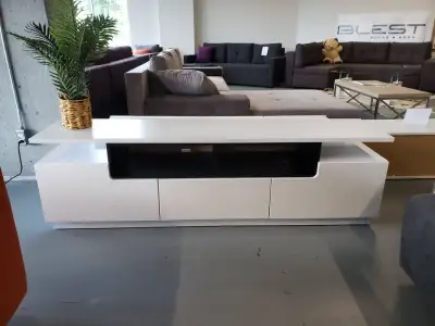 Meuble TV MARY s'intégrera parfaitement dans n'importe quel intérieur de salon. Le corps est en pann...