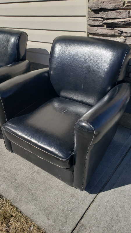 Black leather chairs in Chairs & Recliners in Calgary - Image 3