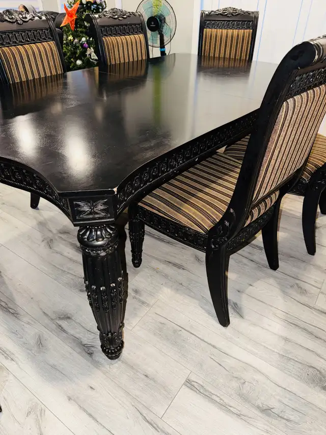 Solid wood Dining Table with 8 chairs in Dining Tables & Sets in Victoria - Image 5