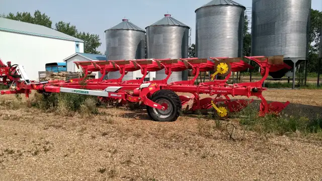 8 Furrow Reversible Plough Poettinger Servo 6.5 PlusNova in Farming Equipment in Fort St. John - Image 4
