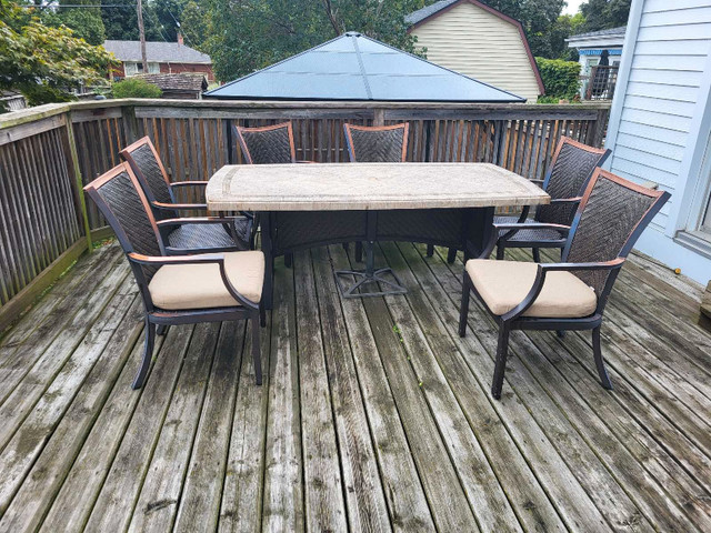 patio table and chairs in Patio & Garden Furniture in Hamilton