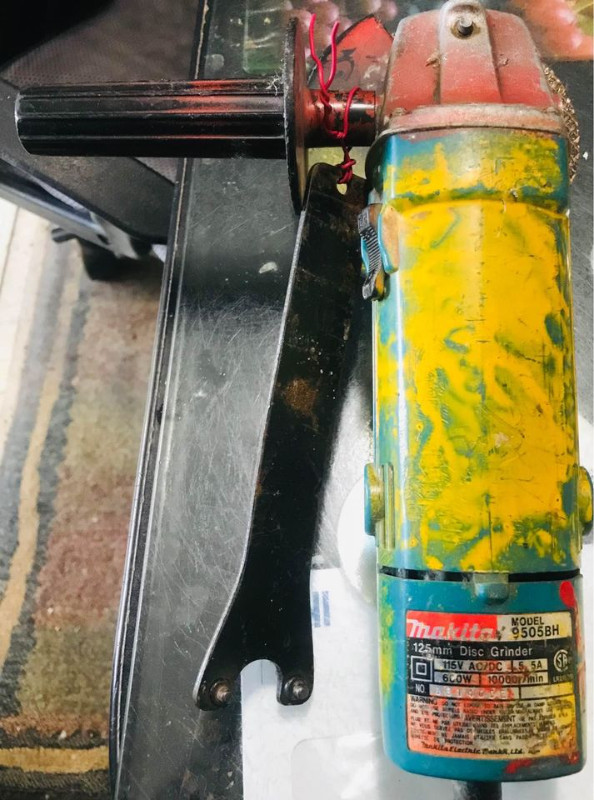 MAKITA 125mm DISC GRINDER 5.5 AMP MODEL 9505 BH in Power Tools in Hamilton - Image 2