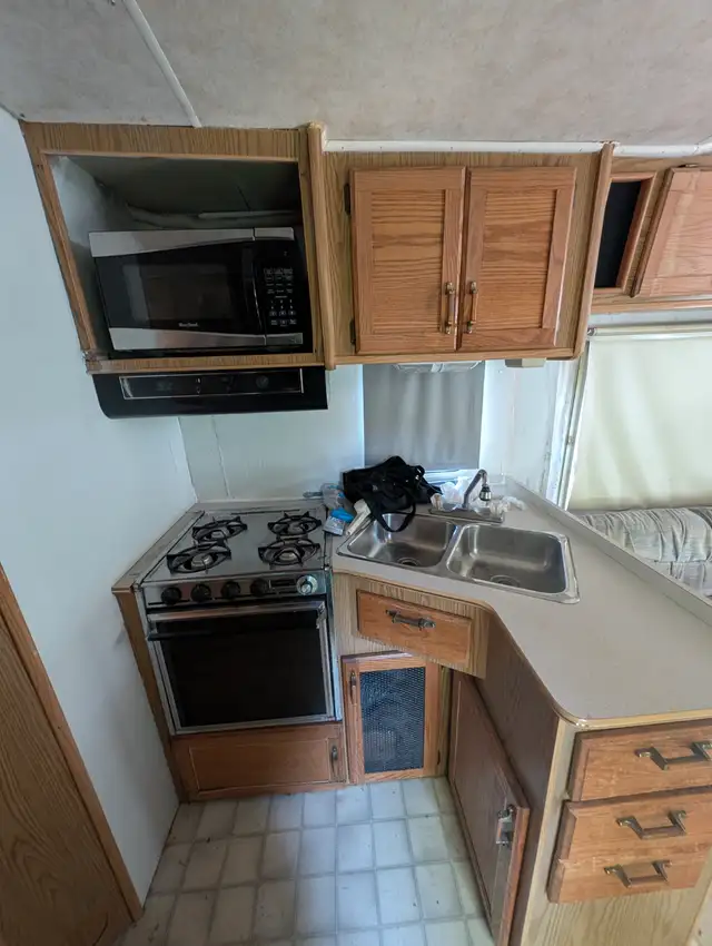 1988 Ford Econoline E350 motorhome in RVs & Motorhomes in Nanaimo - Image 11