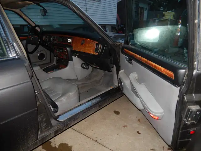 1986 Jaguar XJ12 Vanden Plas in Classic Cars in Oakville / Halton Region - Image 10