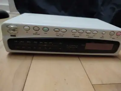 Radio-réveil / Radio FM-AM (Optimus / Kitchenaid style ancien), View more