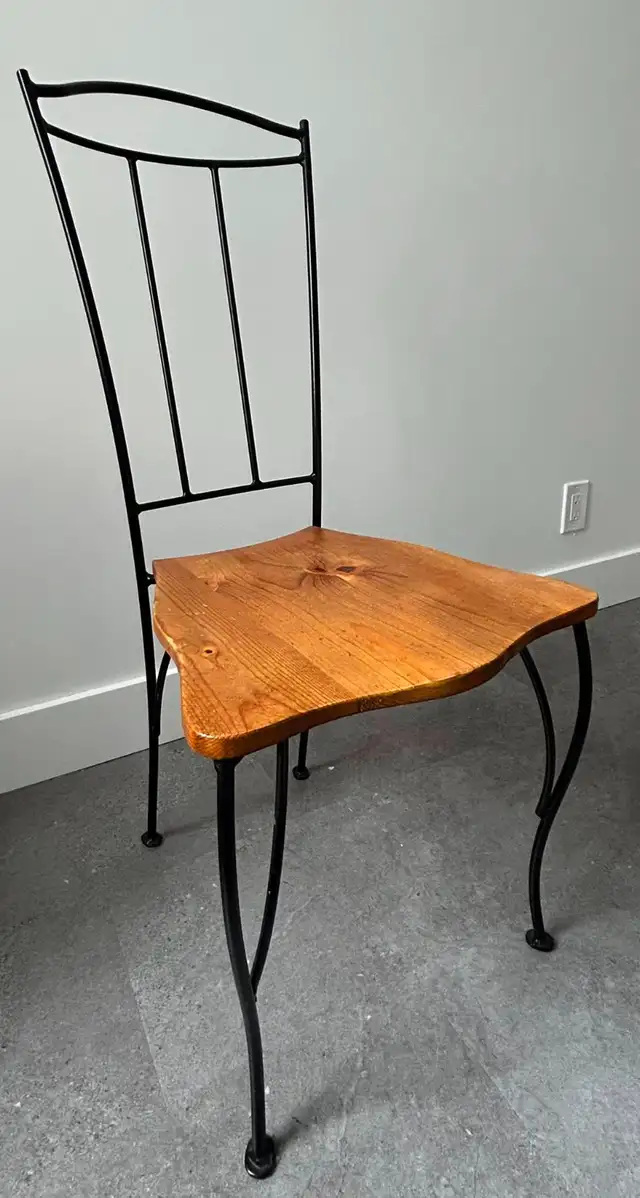 Table and 4 matching chairs - Real wood in Dining Tables & Sets in City of Toronto - Image 5