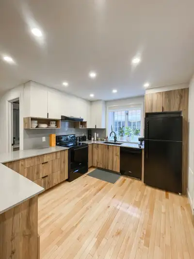 Charmant appartement rénové à louer à Outremont, View more