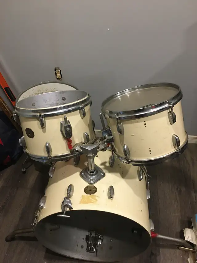 4 piece 1970's Gretsch drums for sale in Drums & Percussion in St. Catharines - Image 5