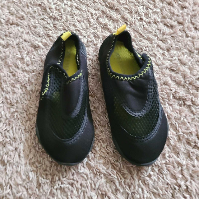 Free Toddlers Water Shoes in Free Stuff in Edmonton - Image 2