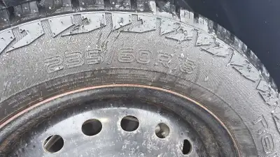 Nokian tire outpost APT pour vus comme neuf 9/32 viens avec rim ford et center cap 5x108 et tpms