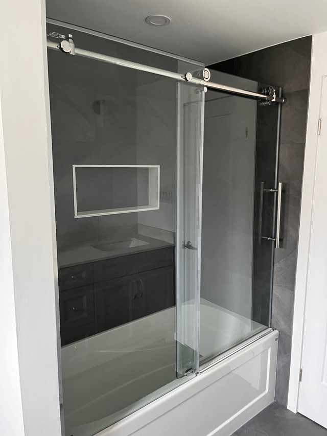Tub shower door available in 10mm in all finishes  in Plumbing, Sinks, Toilets & Showers in Mississauga / Peel Region - Image 2