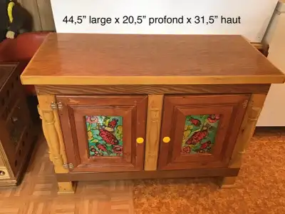 Belle image sur le devant, beaux détails tout en bois Grande espace intérieur, une demi- tablette So...