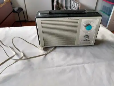 Vintage Granada AM Radio, View more