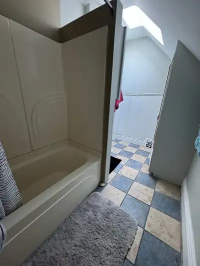 Spacious room for sublease