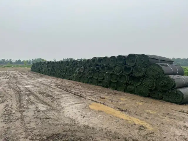 ♻️Recycled Turf | Like New | 7ft x 53ft | $190 Per Roll in Other in Barrie - Image 3