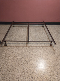 ADJUSTABLE TWIN DOUBLE QUEEN BED FRAME .  3 AVASILABLE 25$ EACH