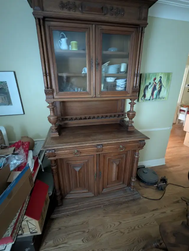 Antique hutch in Hutches & Display Cabinets in Ottawa - Image 2